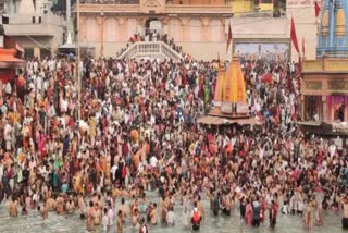 On Somvati Amavasya, in Haridwar, devotees thronged to take a bath at Har Ki Pauri