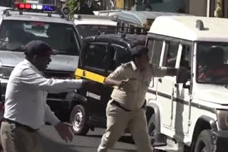 Policemen slaps car driver while making way of Maharashtra Minister's convoy