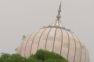 delhi-jama-masjid-dome-damaged-due-to-heavy-rain