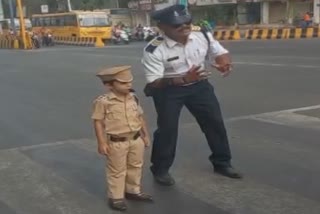 Indore 7 years old boy controlled Indore High court traffic