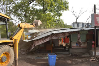 Bulldozer in Jabalpur ran on illegal construction