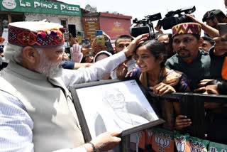 Girl presents painting to PM Modi