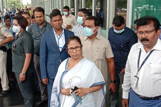 Mamata Banerjee Returns to Kolkata to Paying Last Tribute KK