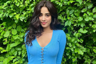 Jhanvi Kapoor latest photos,Jhanvi Kapoor instagram,Jhanvi Kapoor upcoming movie,Jhanvi Kapoor movies,bollywood movie updates,ಜಾಹ್ನವಿ ಕಪೂರ್ ಕಲರ್​ಫುಲ್​ ಫೋಟೋ,ಜಾಹ್ನವಿ ಕಪೂರ್ ಟಾಪ್​ ಸಿನಿಮಾಗಳು,ಜಾಹ್ನವಿ ಕಪೂರ್ ರಿಲೇಶನ್​ಶಿಪ್​,ಜಾಹ್ನವಿ ಕಪೂರ್ ಮುಂಬರುವ ಚಿತ್ರಗಳು