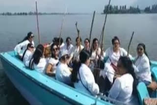 Women tourists from Andhra Pradesh arrive in Kashmir for cleaning drive