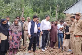 Conservator Forest Visits Verinag Fire Victims: کنزرویٹر فاریسٹ کی آگ متاثرین کو امداد کی یقین دہانی