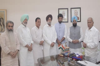 Moosewala murder: Cong leaders call on Guv Purohit, take up security issue of vulnerable leaders