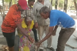 Mother performed last rites of young son in Jabalpur