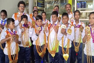 சர்வதேச கராத்தே போட்டியில் 12 தங்கப் பதக்கம் வென்று தமிழக மாணவர்கள் அசத்தல்