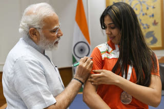 PM Modi Meets Women Boxers Who Won Medals At World Championship