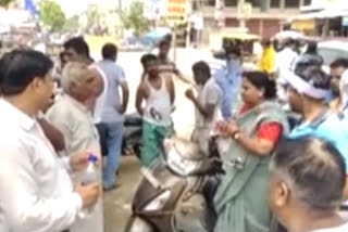 Wine shop protest in Alwar, people allegations on officials