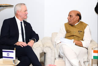 രാജ്‌നാഥ് സിങുമായി കൂടിക്കാഴ്‌ച നടത്തി ഇസ്രയേൽ പ്രതിരോധ മന്ത്രി ബെഞ്ചമിൻ ഗാന്‍റ്സ്  ഇസ്രയേൽ പ്രതിരോധ മന്ത്രി ബെഞ്ചമിൻ ഗാന്‍റ്സ്  Defence Minister Rajnath Singh  Israeli Counterpart Benjamin Gantz meets Defense Minister Rajnath Singh  Defence Minister Rajnath Singh held productive talks with Israeli Counterpart  രാജ്‌നാഥ് സിങും ബെഞ്ചമിൻ ഗാന്‍റ്സും കൂടിക്കാഴ്‌ച നടത്തി