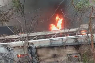 Bus - Lorry collides