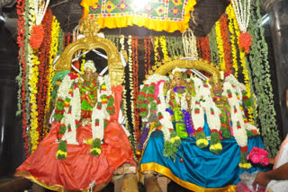 Madurai Meenakshi Temple Vaikasi Spring Festival மதுரை மீனாட்சியம்மன் கோயில் வைகாசி வசந்த உற்சவம் - புது மண்டபத்தில் எழுந்தருளிய அம்மனும் சுவாமியும்