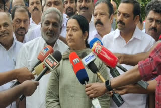 uma thomas at upputhodu  thrikkakkara election uma thomas won the election  new mla of thrikkakkara uma thomas  one and only lady mla of udf  പിടിയുടെ കല്ലറയിലെത്തി പ്രാര്‍ഥിച്ച് ഉമ രാഷ്‌ട്രീയ ജീവിതത്തിലേക്ക്  നിയമസഭയില്‍ പിടിയുടെ ശബ്‌ദമാകുമെന്ന് ഉമ  തൃക്കാക്കര നിയുക്ത എംഎല്‍എ ഉമ തോമസ്