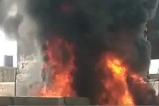 Fierce fire broke out in chemical factory of Fatehpuri Beri five firefighters fainted