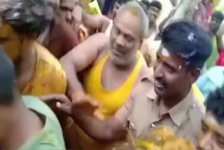 Viral video: ஊர் திருவிழாவில் குத்தாட்டம் போட்ட 'சூரி'..!