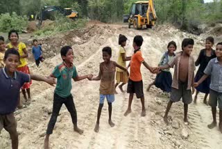 sukma children sing song road bana re