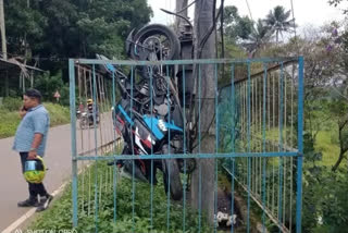 Video: Bike at high speed flies and lands upside down inside a transformer retension fence