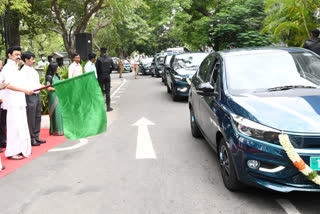 Tamil Nadu CM hands over e-vehicles to state pollution control board