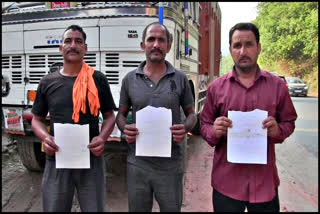 police harassing Truck drivers in mandi