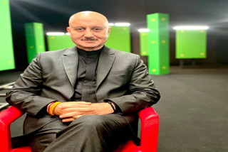 Anupam Kher announces 525th project  asks fans to suggest title  actor anupam kher asks his fans to suggest title for his film  അനുപം ഖേറിന്‍റെ പുതിയ ചിത്രം  അനുപം ഖേറിന്‍റെ പുതിയ ചിത്രം ചിത്രത്തിന് പേര് നിര്‍ദേശിക്കാന്‍ ആരാധകരോടാവശ്യപ്പെട്ട് നടന്‍