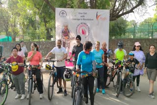 National women cycle champion Savita Mahto made girl students aware in Vasant Kunj