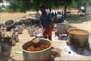 ஆண் பக்தர்கள் மட்டுமே கலந்துகொண்ட கோயில் திருவிழா - பலியிடப்பட்ட நூறு ஆடுகள்