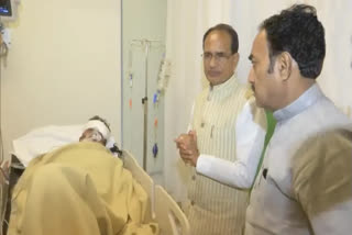 Shivraj Singh Chouhan met injured people