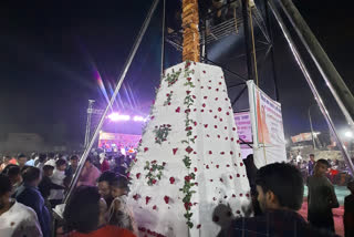 celebrated-cm-yogi-adityanath-birthday-by-cutting-world-tallest-111-feet-cake-in-bareilly