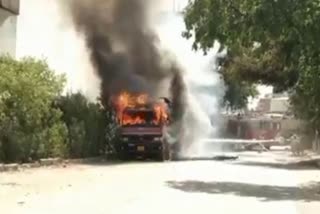 fire in truck in faridabad