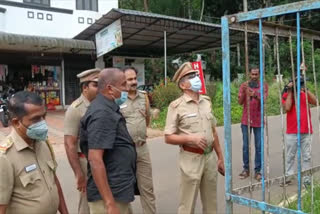 ട്രാൻസ്ഫോർമർ വേലിക്കുള്ളിൽ ബൈക്ക് വീണു  വെള്ളയാംകുടി ബൈക്ക് ട്രാൻസ്ഫോർമർ വേലി അപകടം  അമിത വേഗത ബൈക്ക് ട്രാൻസ്ഫോർമർ വേലി യുവാവ് ലൈസന്‍സ്  ട്രാൻസ്ഫോർമർ വേലി ബൈക്ക് വീണു മോട്ടോര്‍ വാഹന വകുപ്പ് നടപടി  idukki bike fell inside the transformer fence  mvd to suspend license of bike rider in idukki  transformer fence bike trapped latest  mvd on bike fell inside the transformer fence