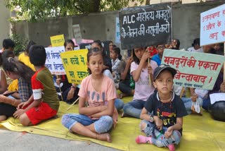 Children of workers fired from Interark Company demonstrated in Labor Department office