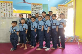 Parents opened school against private schools in Raipur