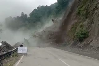 massive-landslide-in-pasighat-panging-highway