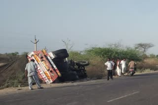 باڑمیر میں سڑک حادثہ، ایک ہی خاندان کے آٹھ افراد ہلاک