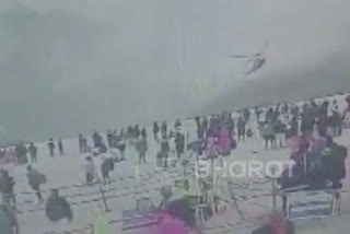 watch-helicopter-makes-uncontrolled-hard-landing-in-kedarnath