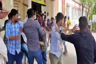 Fight between two student groups in Rajasthan College