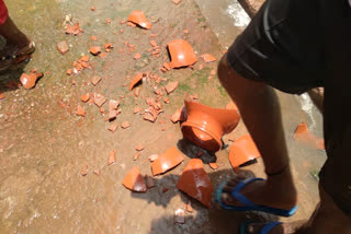 Demonstration by bursting pot in Bhilai