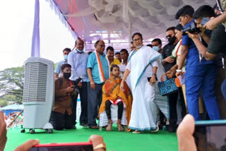 Another side of Didi: Mamata stops rally to take care of sick child