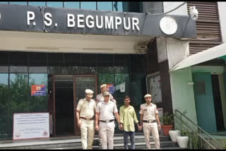 पुलिस की गिरफ्त में आरोपी