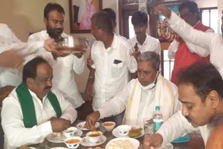 siddaramaiah-had-breakfast-at-konareddy-home