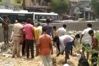 process-of-finding-pieces-of-dead-body-in-pandav-nagar-ramlila-ground-continues-for-third-day