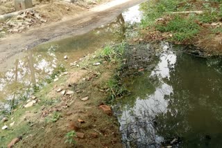 Sewer filled with dirty water on service road in Dwarka resentment among people due to apathy of system