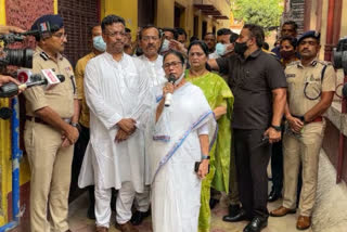 CM Mamata Banerjee meets Bhowanipur Murder Victim Family