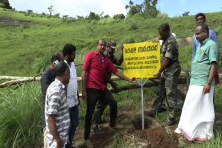 നെടുങ്കണ്ടത്ത് സര്‍ക്കാര്‍ ഭൂമി കൈയ്യേറ്റം  ബിജെപി നേതാവിനെതിരെ കേസ്  സര്‍ക്കാര്‍ പുറമ്പോക്ക് കൈയ്യേറി  Government land grab in Nedumkandam  നെടുങ്കണ്ടത്ത് സര്‍ക്കാര്‍ ഭൂമി കൈയ്യേറ്റം  Government land grab in Nedumkandam