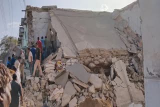 shop-roof-collapsed-in-udaipur