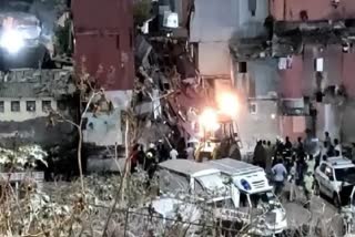 three storey building collapsed in Bandra mumbai