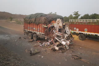 Khandwa Bus Truck collision truck driver died several injured