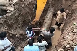 A labor was killed after stuck in the water tank pipeline in Khammam